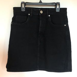 Zara Blk denim mini skirt